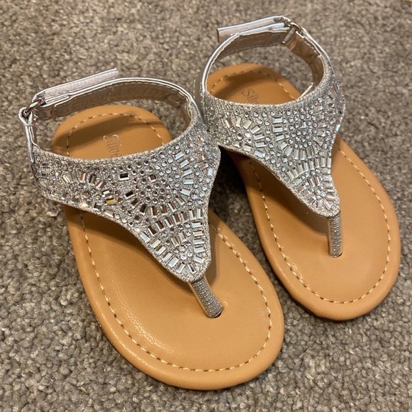Set of two baby girl sandals; size 2 - Picture 2 of 6